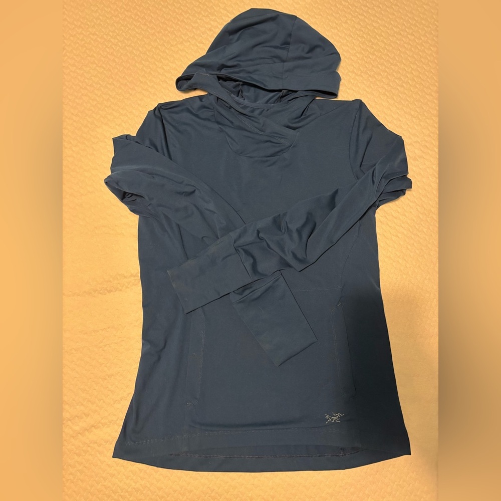 Arc’teryx Navy Hooded Light Weight Long Sleeve Hoodie